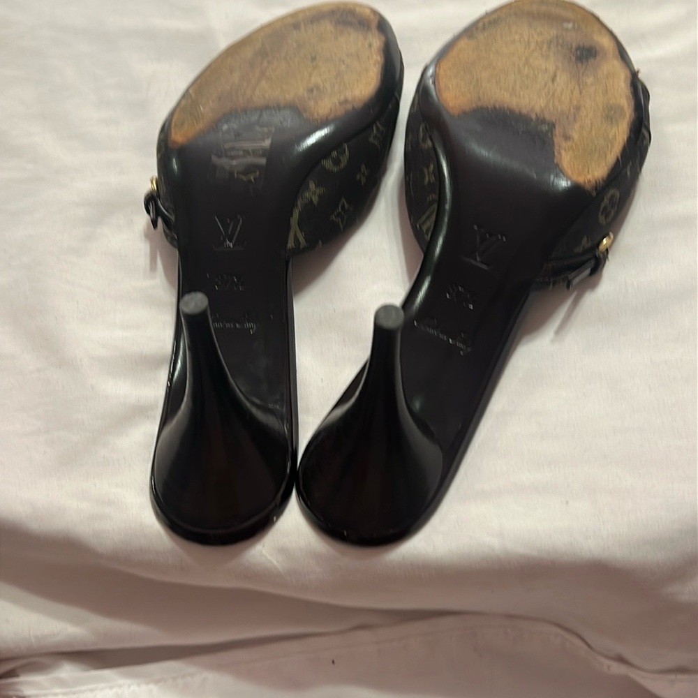 Louis Vuitton Women's Black Sandals - Picture 7 of 9